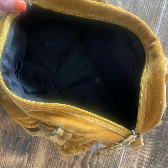 VINTAGE VELVET purse!! So FUN & UNIQUE- you'll be the only gal with this bag🤩 - Picture 8 of 15